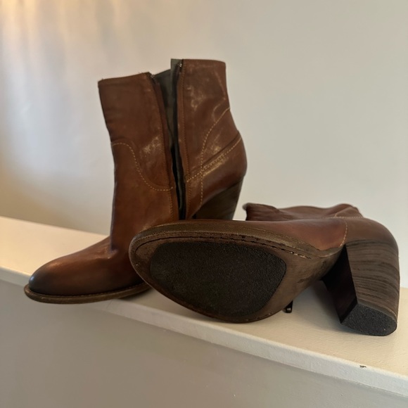 VIC MATIE Brown Leather Ankle Boots Booties size 39 - Picture 2 of 3